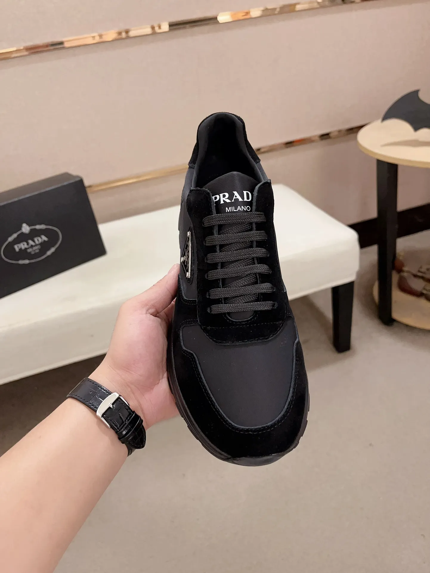 Men's shoes💰 540💰 ✔️✔️✔️Higher version High-quality new PRADA (Prada) counters are launched simultaneously. The new men's shoes and 😘fabric are made of selected first-layer cowhide ➕ breathable fabric technology. Lining: Full cowhide lining. 👍🏿 High-end ☄️ air-cushion molded anti-slip rubber outsole, exquisite lines, simple and elegant, comfortable and high-end for leisure travel. Code number: 38 to 44 (45 can be customized)